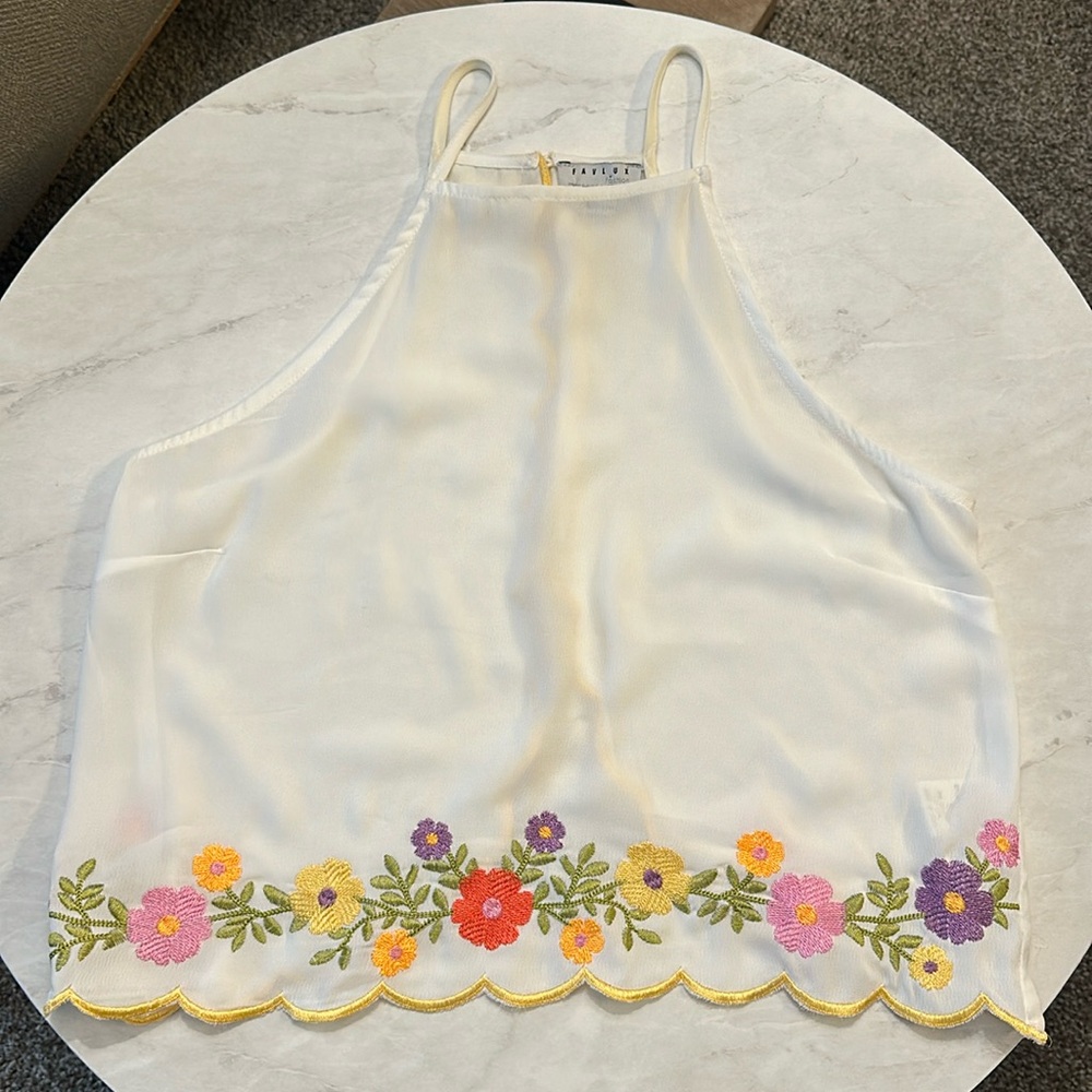 FAVLUX Fashion sheer backless tank with floral/scallop detailed back; Size Small
